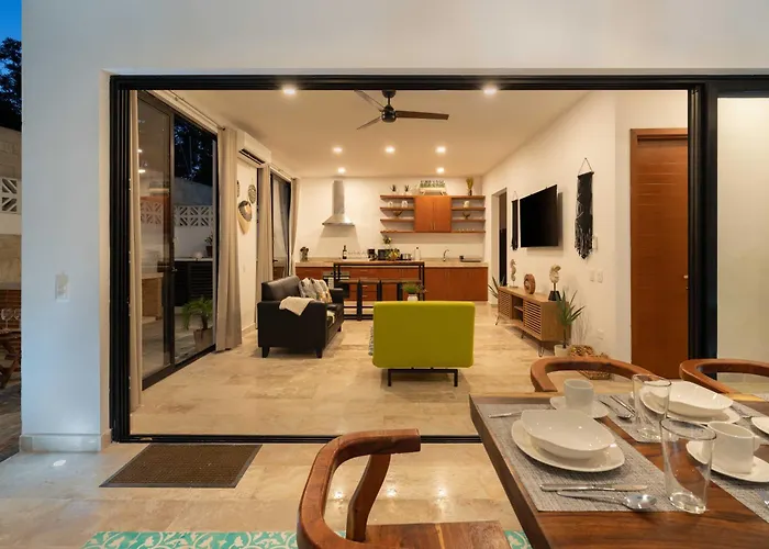 Casa Laura - - Private Townhome For 6 Guest - 3 Bedrooms - 5 Beds- Restaurant Walking Distance