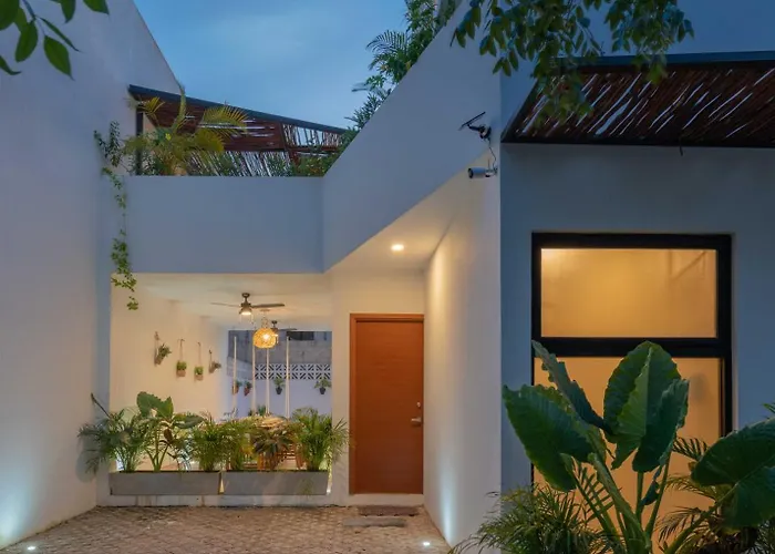 Casa Laura - - Private Townhome For 6 Guest - 3 Bedrooms - 5 Beds- Restaurant Walking Distance Tulum