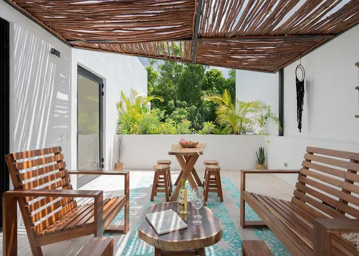Casa Laura - - Private Townhome For 6 Guest - 3 Bedrooms - 5 Beds- Restaurant Walking Distance *