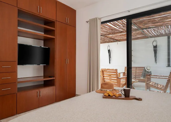 Casa Laura - - Private Townhome For 6 Guest - 3 Bedrooms - 5 Beds- Restaurant Walking Distance Apartamento Tulum