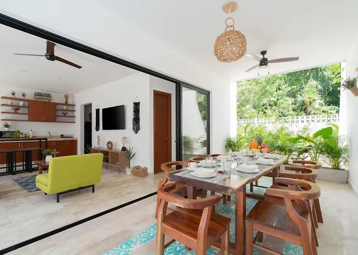 Casa Laura - - Private Townhome For 6 Guest - 3 Bedrooms - 5 Beds- Restaurant Walking Distance * Tulum