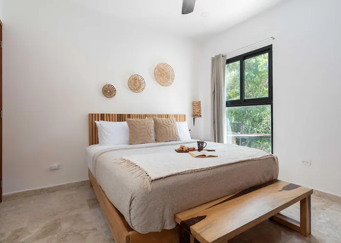 Casa Laura - - Private Townhome For 6 Guest - 3 Bedrooms - 5 Beds- Restaurant Walking Distance * Tulum