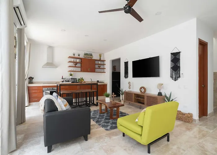Casa Laura - - Private Townhome For 6 Guest - 3 Bedrooms - 5 Beds- Restaurant Walking Distance * Tulum