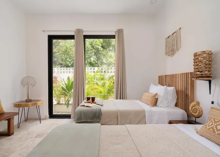 Casa Laura - - Private Townhome For 6 Guest - 3 Bedrooms - 5 Beds- Restaurant Walking Distance Tulum