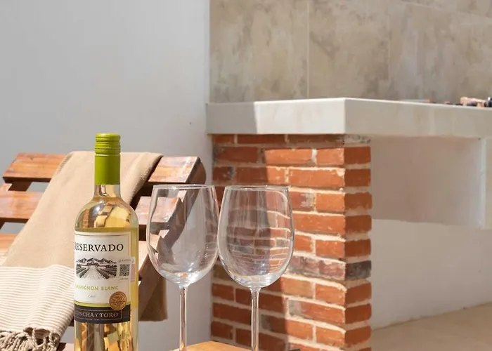 Casa Laura - - Private Townhome For 6 Guest - 3 Bedrooms - 5 Beds- Restaurant Walking Distance *