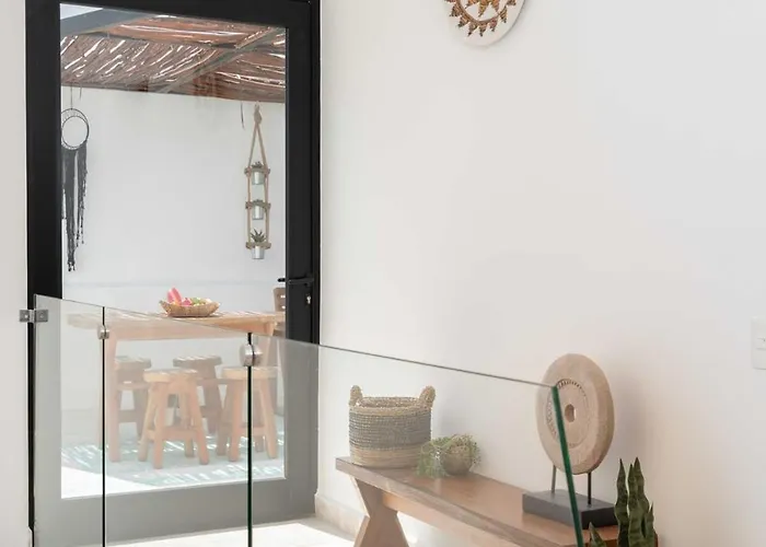 Casa Laura - - Private Townhome For 6 Guest - 3 Bedrooms - 5 Beds- Restaurant Walking Distance