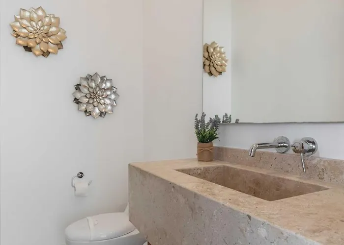 Apartamento Casa Laura - - Private Townhome For 6 Guest - 3 Bedrooms - 5 Beds- Restaurant Walking Distance *