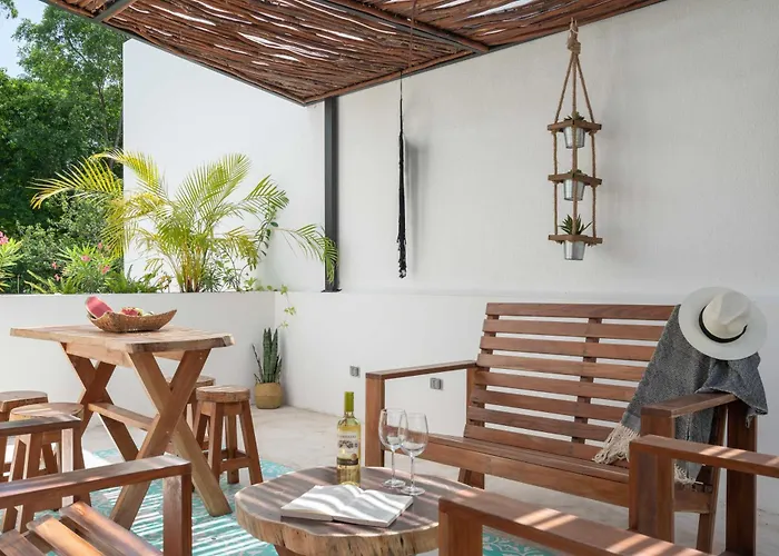 Casa Laura - - Private Townhome For 6 Guest - 3 Bedrooms - 5 Beds- Restaurant Walking Distance *