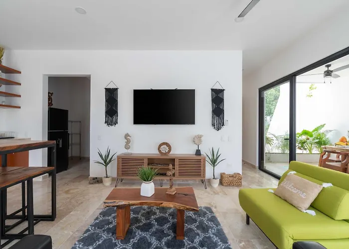 Casa Laura - - Private Townhome For 6 Guest - 3 Bedrooms - 5 Beds- Restaurant Walking Distance